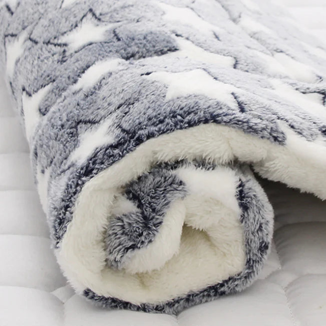 Soft Flannel Thickened Pet Soft Fleece Pad Pet Blanket Bed Mat for Puppy Dog Cat Sofa Cushion Home Rug Keep Warm Sleeping Cover