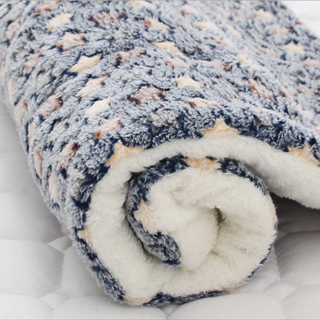 Soft Flannel Thickened Pet Soft Fleece Pad Pet Blanket Bed Mat for Puppy Dog Cat Sofa Cushion Home Rug Keep Warm Sleeping Cover