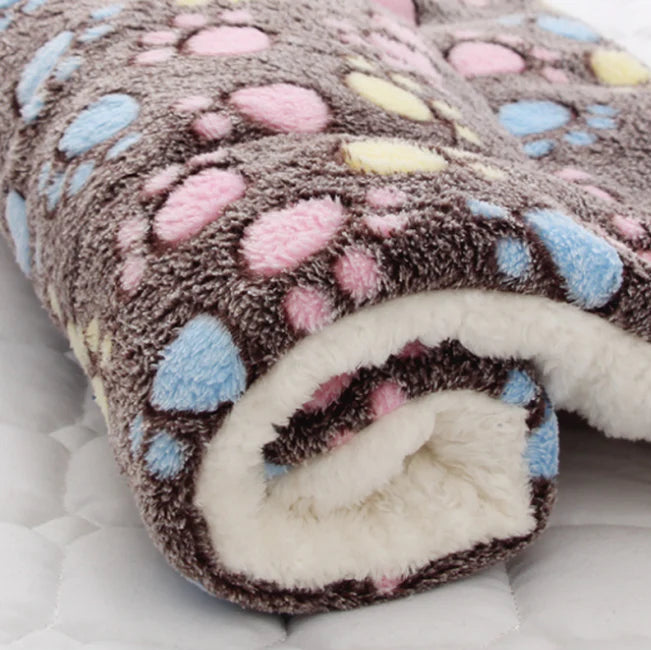 Soft Flannel Thickened Pet Soft Fleece Pad Pet Blanket Bed Mat for Puppy Dog Cat Sofa Cushion Home Rug Keep Warm Sleeping Cover